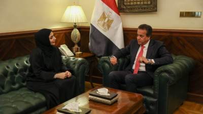 وزير الصحة يبحث مع المدير التنفيذي للمنشآت الصحية بالإمارات سبل تعزيز التعاون