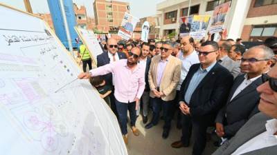 وزير الإسكان ومحافظ الجيزة يتفقدان محطة مياه منشأة القناطر المُرشحة