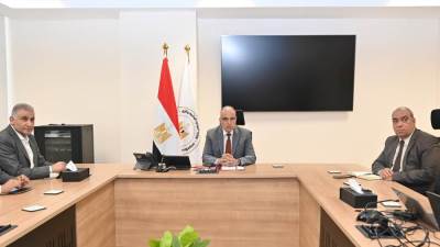 وزير الري يتابع موقف تسهيل إجراءات إصدار تراخيص المياه الجوفية