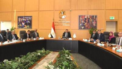 وزير الإسكان يتابع مشروعات مياه الشرب والصرف الصحي بالغربية ودمياط