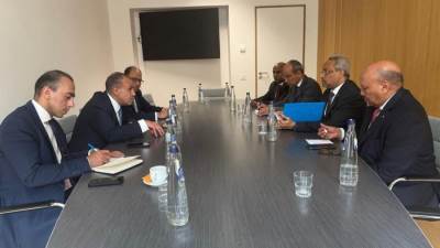 وزير الخارجية والهجرة يلتقى مع وزير خارجية جيبوتى