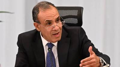 وزير الخارجية والهجرة يلتقى مع المفوض الأوروبي للطاقة والإسكان