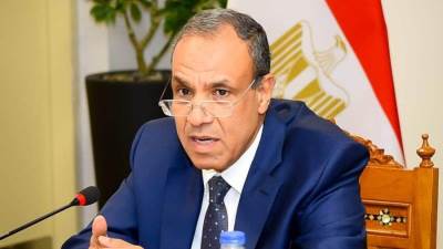 وزير الخارجية والهجرة يلتقى مع المفوض الأوروبي للصحة