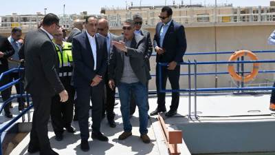 رئيس الوزراء يتفقد مشروع رفع كفاءة محطة تنقية مياه الشيخ زايد