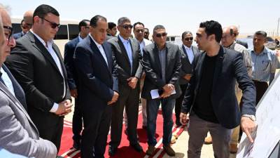 رئيس الوزراء يتابع موقف تنفيذ أعمال الطرق والمرافق بتوسعات مدينة الشيخ زايد
