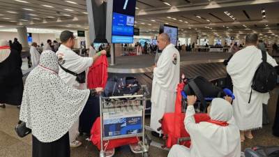 التضامن الاجتماعي تواصل تفويج حجاج الجمعيات الأهلية إلى الأراضي المقدسة