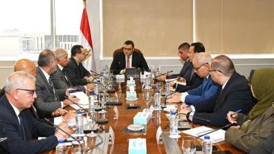 وزير الإسكان يعقد اجتماعًا مع نواب ومساعدي هيئة المجتمعات العمرانية الجديدة