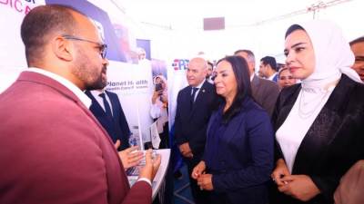 وزيرة التضامن تفتتح فعاليات ملتقى فرصة حياة للتوظيف لمؤسسة حياة كريمة