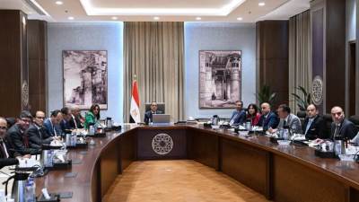 رئيس الوزراء يتابع جهود توطين صناعة الحرير في مصر