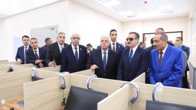 وزير التعليم العالي ومحافظ المنوفية يفتتحان مركز الاختبارات الإلكترونية بكلية الحقوق بجامعة المنوفية