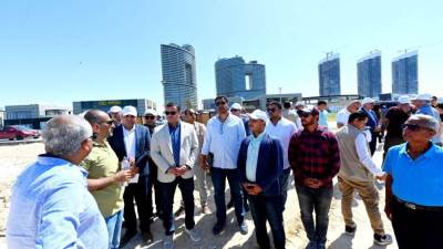 وزير الإسكان يتفقد كومباند مزارين والممشى السياحي وأعمال تجهيز الشاطئ بالعلمين الجديدة
