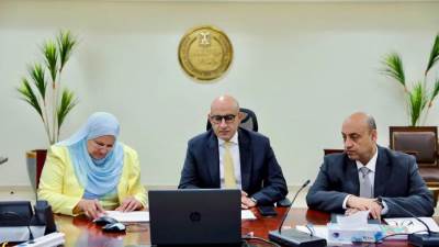وزير التعليم يتابع امتحانات الدبلومات الفنية من غرفة العمليات المركزية