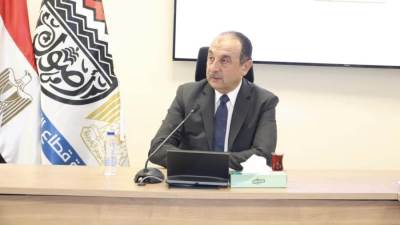 وزير قطاع الأعمال يستعرض الموقف التنفيذي لمشروع تطوير شركات الغزل والنسيج