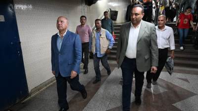 وزير النقل يقوم بجولة تفقدية بمحطة مصر للسكك الحديدية برمسيس