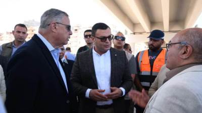 وزير الإسكان ومحافظ الإسكندرية يتفقدان مشروع إنشاء كوبرى 45 "محور السادات"