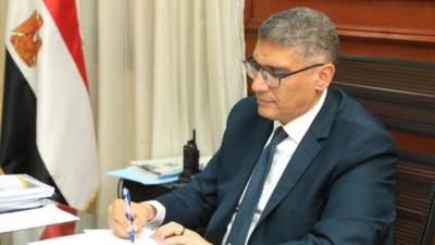 «المحافظ ولّعها».. «النجار» يشعل أسعار مقابر الجيزة بـ13 ألف جنيه للمتر