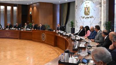 رئيس الوزراء يجتمع مع أعضاء اللجنة الاستشارية للتنمية العمرانية وتصدير العقار