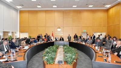 وزير الإسكان يعقد اجتماعه الدوري مع عدد من أعضاء مجلسي النواب والشيوخ