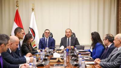 وزيرا قطاع الأعمال والاستثمار يبحثان الترويج للفرص الاستثمارية بقطاع الغزل والنسيج