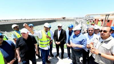 وزير الإسكان ومحافظ المنيا يتفقدان محطة معالجة صرف صحي برطباط بالمنيا