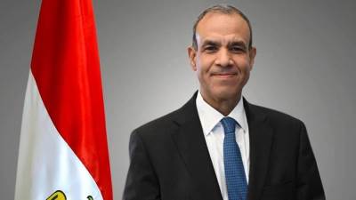 وزير الخارجية والهجرة يلتقي نظيره الجزائري