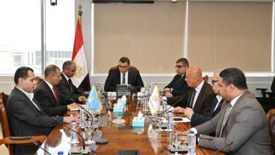 وزير الإسكان يتابع موقف منظومة الصرف الصحي بمدن شرق القاهرة