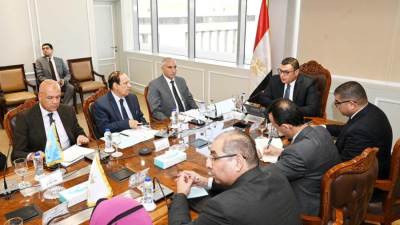 وزير الإسكان يتابع آلية عمل وحدتي تنظيم السوق العقارية وتصدير العقار