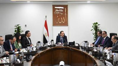 رئيس الوزراء يعقد اجتماعاً لبحث واستعراض فرص وتحديات صناعة السكر