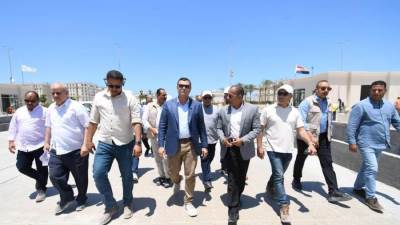 وزير الإسكان يتفقد كوبرى C19 والمدينة التراثية والمنطقة الشاطئية بمدينة العلمين الجديدة