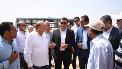 وزير الإسكان يتفقد مشروع الإسكان الأخضر وتطوير شبكة الصرف الصناعي بالعاشر من رمضان