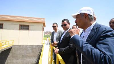 وزير الإسكان ومحافظ القليوبية يتابعان مشروعات مياه الشرب والصرف الصحى بحياة كريمة