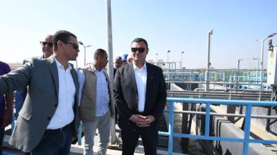 وزير الإسكان يتفقدان محطة مياه نوب طحا ومحطة معالجة صرف صحي القشيش بالقليوبية