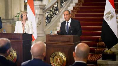 وزير الخارجية والهجرة يجري مشاورات سياسية مع نظيرته النمساوية