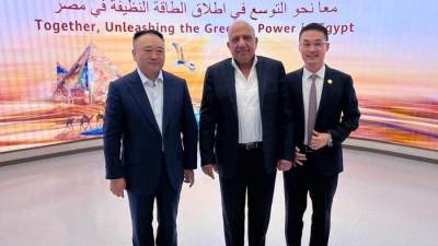 وزير الكهرباء يزور مجموعة شركات هواوي الصينية لبحث تعزيز التعاون
