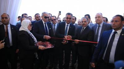 وزير التموين ومحافظ الشرقية يفتتحان سوق اليوم الواحد بالعاشر من رمضان