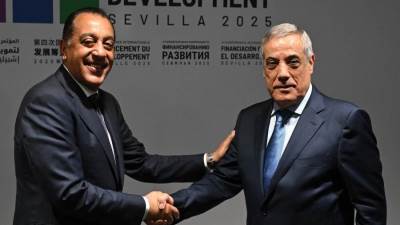 رئيس مجلس الوزراء يلتقى نظيره الجزائري 