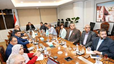 وزير الإسكان يعقد اجتماعاً لمتابعة الموقف التنفيذي لمشروع حدائق تلال الفسطاط