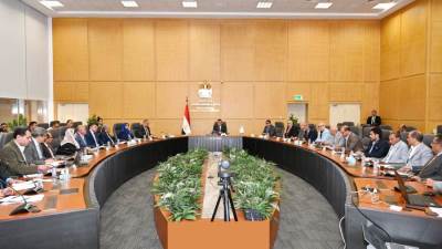 وزير الإسكان يعقد اجتماعه الدوري لمتابعة المشروعات السكنية بعددٍ من المدن والمحافظات