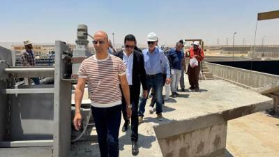 رئيس جهاز القاهرة الجديدة يشهد التشغيل التجريبي لمحطة معالجة صرف صحي بالمدينة