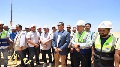 وزير الإسكان يتفقد محاور الطرق ومحطة تنقية مياه الشرب الجديدة بمدينة السادات