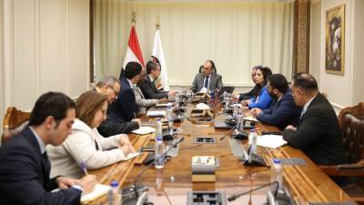 وزير قطاع الأعمال العام يستقبل وفدًا من مجموعة البنك الدولي 