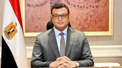 وزير الإسكان يتابع تطوير منظومة الصرف الصناعي بالعاشر من رمضان