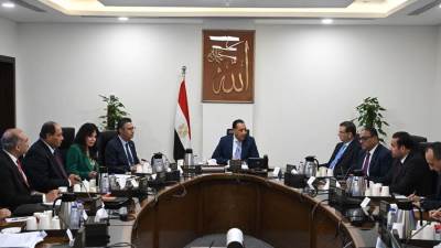 رئيس الوزراء يتابع جهود تطوير قطاع صناعة السكر في مصر