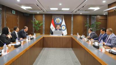 وزير البترول يلتقي مجموعة من كُتاب الرأي وخبراء الاقتصاد والطاقة