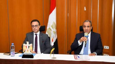 وزير الخارجية والهجرة يلتقي بالجالية المصرية في مالي