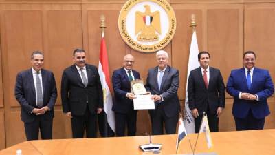 وزير التعليم العالي يكرم الفائزين في مسابقة "معًا" لمواجهة الأفكار غير السوية