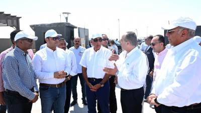 مدبولي يتفقد محطة التجارب البحثية لتحلية مياه البحر بالعلمين الجديدة