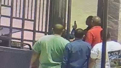 فيديو| شاهد عيان يروي حقيقة اعتداء صحفية على أفراد أمن جهاز حدائق أكتوبر