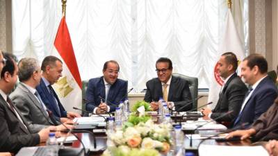 وزير الصحة يبحث سُبل استدامة تمويل التأمين الصحي الشامل