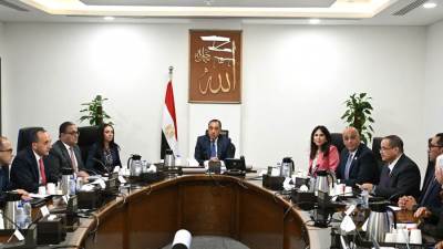 رئيس الوزراء يستعرض الاستراتيجية الوطنية للحرف اليدوية